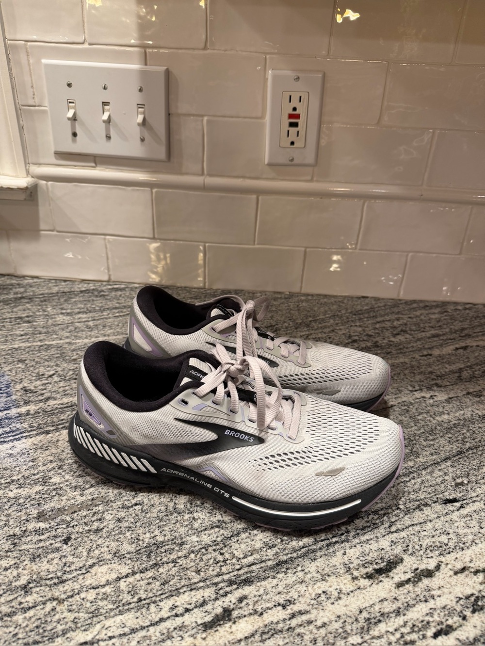 Women’s Brooks Adrenaline 23 Size 9.5